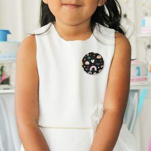 Image personnalisée Insigne de bouton rond sur mesure Design 3D Paillettes Décoration Aimant en acier inoxydable pour la décoration de souvenirs de vêtements - Product Image 4