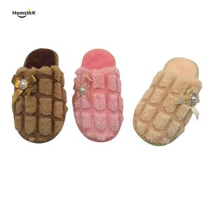 Commande en gros – Chaussons en PVC marron et rose pour femme avec nœud perlé, confortables et douillets pour l'hiver, certifiés SCAN, livraison en 30-60 jours - Product Image 4
