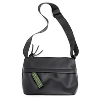 Sac bandoulière tendance en cuir PU souple pour homme, avec étiquettes d'accessoires personnalisables, sac messager simple pour usage quotidien en extérieur
