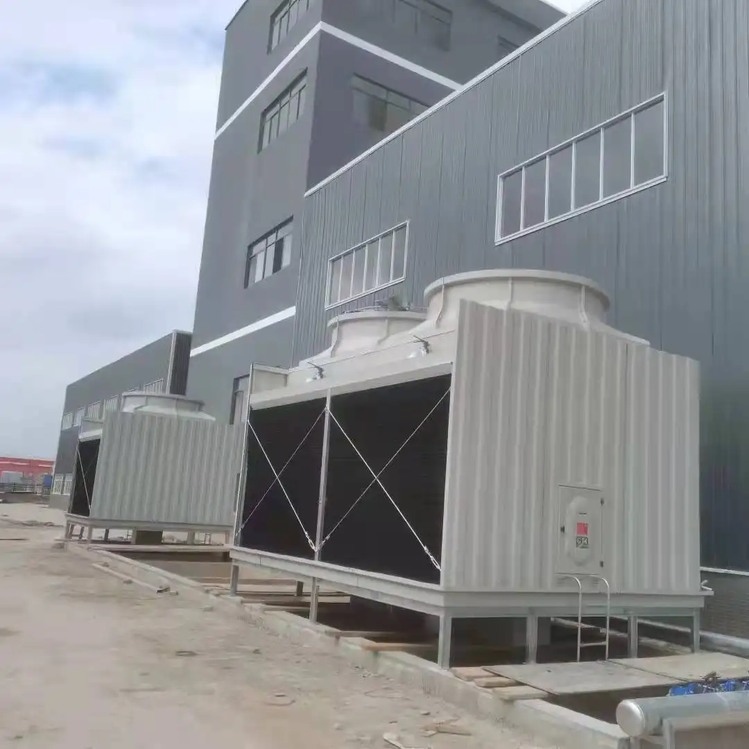 Großer Kühlturm im Industriegebäude mit Energieeinsparung als Filter hydraulischer Antrieb für Kühlturm-Wasserbehandlungssystem