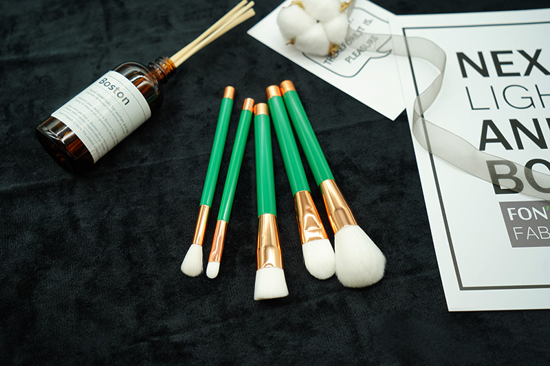 Custom Logo Mini High Quality Grade Christmas Double End Head Bling Cosmetic Tube Handle Concealer Girls Make Up Kit Set Brush