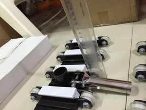 Pulitore <span class=keywords><strong>per</strong></span> <span class=keywords><strong>Piscina</strong></span> con Ruote in Plastica Resistente da 15\" con Testa Aspirante e Spazzole Rinforzate - Product Image 6