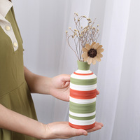 Vase à fleurs en céramique peint à la main de haute qualité, lignes géométriques nordiques modernes, pièce décorative de bureau, échantillon de pièce