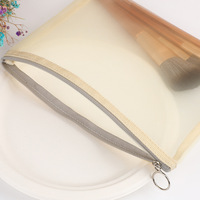 Vente en gros 3 en 1 Pochette en maille transparente bon marché Organisateur de pinceaux de maquillage Ensemble promotionnel de 3 pièces Mini pochette à cosmétiques à fermeture éclair en maille