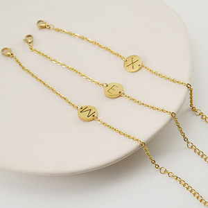 Pulsera de Acero de Titanio Europea y Americana, Diseño Simple y Elegante, Pulsera de Acero Inoxidable Chapada en Oro de 18K para Mujer - Product Image 2