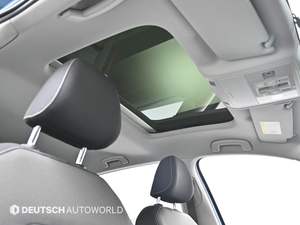 Volkswagen Golf d'occasion, modèle 2015, diesel, automatique, hayon, excellente économie de carburant, design sportif et pratique, idéal pour les longs trajets - Product Image 4