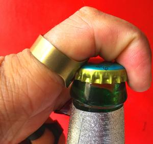 Abridor de anillo de acero inoxidable Abridor de botellas de cerveza creativo Abridor de anillo barra Arrancador de cerveza - Product Image 1