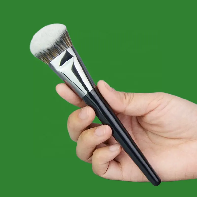 Nouvel arrivage Marque distributeur Pinceau de maquillage pour masque facial liquide vegan synthétique incliné et incliné pour fond de teint en poudre