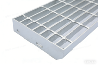 Marches d'escalier en acier avec bandes antidérapantes jaunes, grille en acier galvanisé à chaud pour usage industriel extérieur, écologique et durable