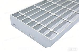 Marches d'<span class=keywords><strong>escalier</strong></span> en acier avec bandes antidérapantes jaunes, grille en acier galvanisé à chaud pour usage industriel extérieur, écologique et durable - Product Image 2