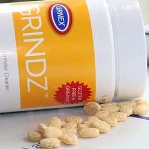 แท็บเล็ตทำความสะอาดเครื่องบดกาแฟ Urnex Grindz ปราศจากกลูเตน ผลิตภัณฑ์ทำความสะอาดออร์แกนิกสำหรับแผ่นบดและใบมีด - Product Image 1