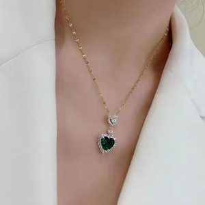 Collana con ciondolo a forma di cuore con zirconi in acciaio inossidabile placcato oro di alta qualità per donna - Product Image 4