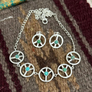 Ensemble collier et boucles d'oreilles en argent sterling fait main élégant avec turquoise Kingman pour cadeau - Product Image 1