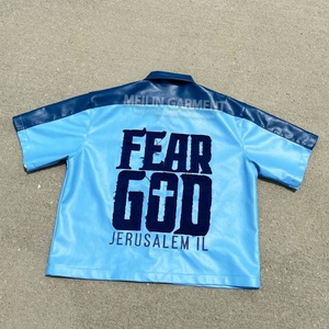 เสื้อเชิ้ตหนังแฟชั่นผู้ชายทรงสั้นซิปหน้า ตัดเย็บพิเศษ ไซส์พลัส ตกแต่งด้วยงานปักแบบดิสเทรส ผลิตตามแบบ OEM - Product Image 2