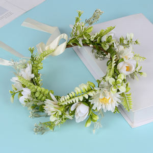 Serre-tête ajustable fait main en rotin vert bohème avec fleur de chrysanthème et boucle, bandeau floral blanc pour femme - Product Image 6