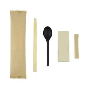 Bambu çubuklarını kaşık sarılmış açık opp torba içinde tek kullanımlık çatal paketleme