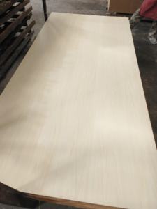 Vente en gros Colle étanche E0 de 18mm, 4 pieds, 18mm, blanc UV, panneau brillant, panneau à noyau Falcata pour structure ou décoration - Product Image 2