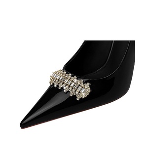 Zapatos de Fiesta de Moda 2025, Nuevos Tacones de Charol con Punta en Pico y Pedrería para Mujer - Product Image 6