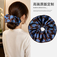 MUJU B542 Scrunchies Dulces de 22cm, Azules Florales de Satén, Grandes y Voluminosos, para Cola de Caballo, con Tarjeta de Logotipo Personalizado, Listos para Venta Minorista