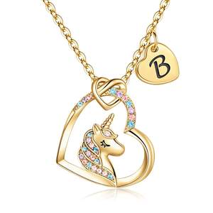 Collana Unicorno Personalizzabile all'Ingrosso - Cuore e Lettera Incisi, Diamanti Colorati Incastonati, Regolabile per Donne - Product Image 5