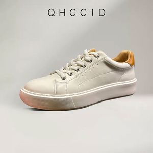 Zapatillas Deportivas para Hombre, con Parte Superior de Malla Blanca, Punta Redonda, con Cordones, Suela de Goma Transpirable y Cómoda, para Primavera y Otoño - Product Image 1