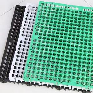 Rejillas de Drenaje Celulares Ecológicas de PP para Césped Sintético en Techos, Balcones, Campos Deportivos y de Fútbol en Color Negro - Product Image 1