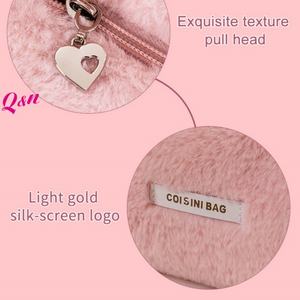 Nouveau design de trousse de maquillage en peluche personnalisée Organisateur de maquillage mignon Trousse de toilette Sacs à cosmétiques de voyage à fermeture éclair pour femmes - Product Image 1