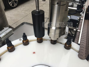 Machine de remplissage et de bouchage de flacons compte-gouttes en verre de 60 ml, machine de remplissage et de bouchage d'huile de chanvre, machine d'étiquetage - Product Image 5