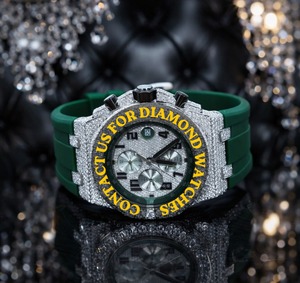 Montre en diamant moissanite de qualité supérieure avec bracelet en caoutchouc vert pour les fêtes ou les mariages, disponible pour la vente en gros - Product Image 1