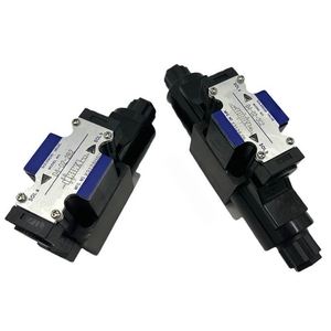 Válvula de Control Direccional Hidráulica de la Serie D4, Modelo D4-02, Accionada por Solenoide - Product Image 1