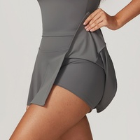 En gros Jupes de sport pour femmes, mini-jupe unie blanche taille haute avec poches pour le fitness, la course, le tennis et le golf