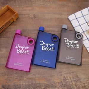 Offre Spéciale – Bouteille d'eau portable transparente en plastique de style papier, carrée, personnalisable avec impression sur mesure - Product Image 1
