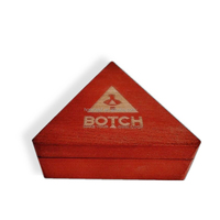 Boîte à dés de voyage en bois de hêtre avec logo gravé, petit plateau organisateur triangulaire pour jeux de dés avec fermeture magnétique