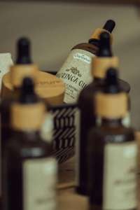 Huile de graines de Moringa Oleifera 100 ml Huile essentielle pure Anti-gonflement et éclaircissante Tous types de peau Parfum frais Bouteille en verre - Product Image 6