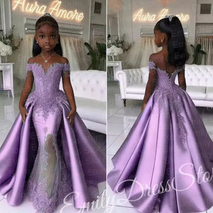 Abito da damigella di lusso bianco in pizzo a sirena con sopragonna, abito da cerimonia per bambine con spalle scoperte per matrimoni e comunioni - Product Image 4