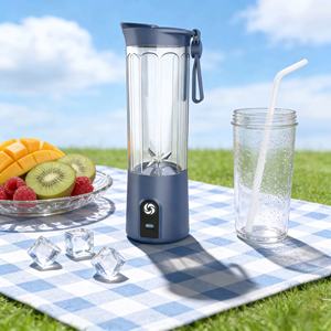 Mini presse-agrumes portable, mixeur personnel compact pour jus de fruits frais, rechargeable par USB et facile à nettoyer pour les déplacements - Product Image 1