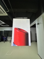 Écran LED numérique double face ultra-fin pour affichage publicitaire en intérieur, idéal pour les centres commerciaux et les commerces de détail