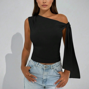 بلوزات نسائية بكتف واحد غير متماثلة رائجة لعام <span class=keywords><strong>2026</strong></span>، قمصان مثيرة بدون أكمام من البوليستر المحبوك بلون واحد - Product Image 2