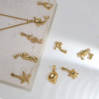 Bijoux d'été délicats en vrac Vente en gros d'animaux marins Hippocampe Mignon Hip Hop Pendentif plaqué or Collier en acier inoxydable Charm