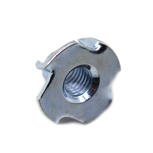 Écrou en T à quatre griffes métrique M6 en acier au carbone poli galvanisé, sur mesure OEM, pour applications de meubles - Product Image 3