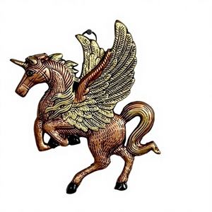 Décoration murale moderne Art Déco plaquée or en forme de cheval volant pour mariage et anniversaire - Product Image 1