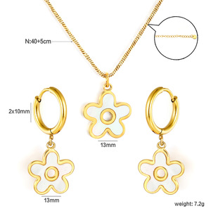 ชุดสร้อยคอและต่างหูรูปดอกไม้ สแตนเลส เครื่องประดับสำหรับผู้หญิง ของขวัญสำหรับงานปาร์ตี้ โทนสีทอง ดีไซน์ห้ากลีบ - Product Image 5