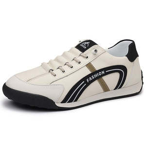 Nouvelles chaussures de sport décontractées à enfiler, style printemps, polyvalentes, tendance et à la mode, avec semelles souples, en blanc. - Product Image 1