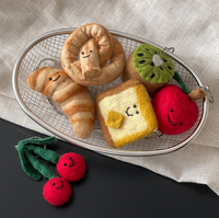 Breloque de sac en feutre mignonne en forme de cerise, porte-clés en feutre artisanal en forme de fruit, porte-clés kiwi, accessoires de sac, cadeau pour elle