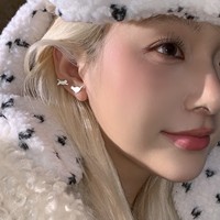 Pendientes de tuerca de cobre de lujo con orejas de gato, cepillados, exquisitos y versátiles, para fiestas y uso diario, joyería de moda para mujer OEM/ODM