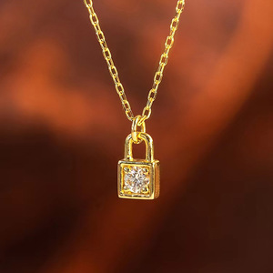 Collana con Ciondolo a Forma di Chiave Mini per Donne, Gioiello Choker alla Moda con Pietra Scintillante, Regalo - Product Image 2