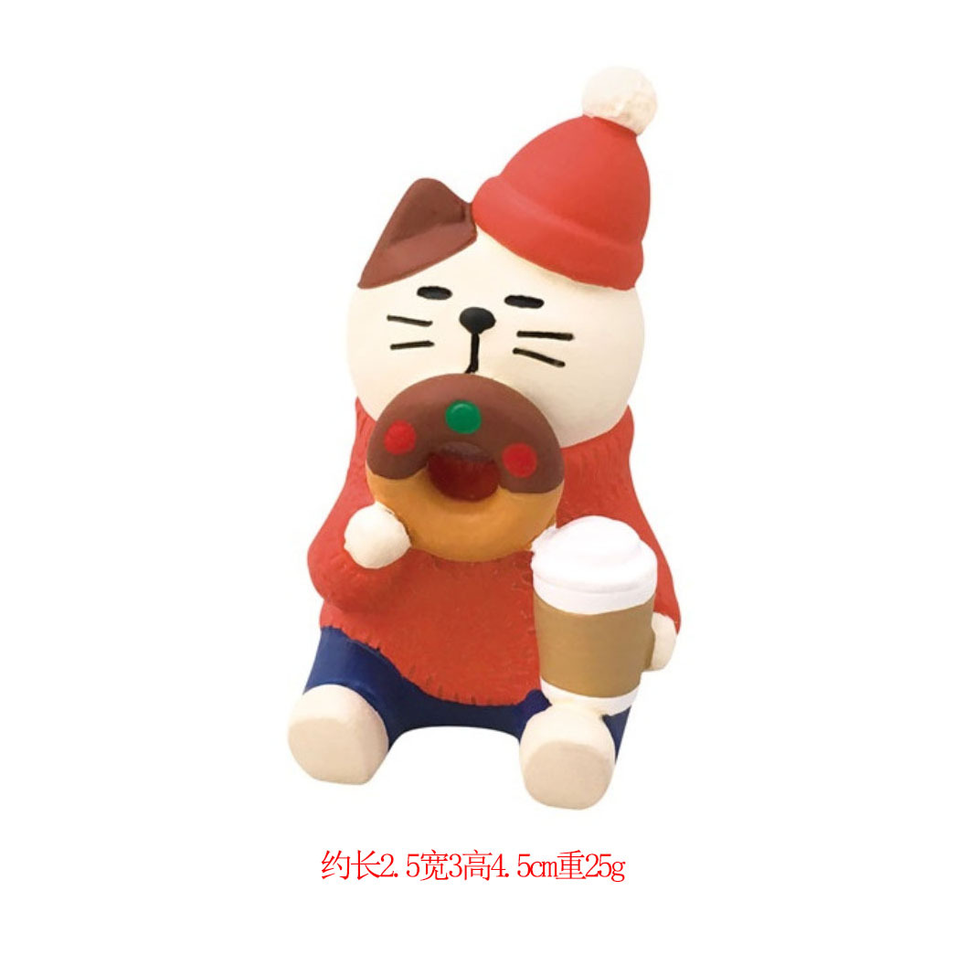 Chat de Noël mangeant des beignets