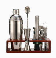 Ensemble d'outils de bar 24 pièces comprenant un support de rangement, des shakers et tous les ustensiles de mélange nécessaires pour la préparation de cocktails