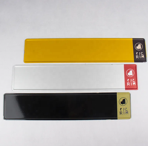 Placa <span class=keywords><strong>de</strong></span> matrícula <span class=keywords><strong>de</strong></span> aluminio en relieve duradera <span class=keywords><strong>de</strong></span> diseño en blanco personalizado para placa reflectante <span class=keywords><strong>de</strong></span> coche - Product Image 6