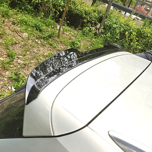 สปอยเลอร์หลังรถยนต์ Volkswagen วัสดุ ABS สีดำเงา ลายคาร์บอนไฟเบอร์ พิมพ์ลายแบบ Water Transfer รูปทรงปีก สำหรับติดตั้งท้ายรถ ปี 2017-2023 - Product Image 1